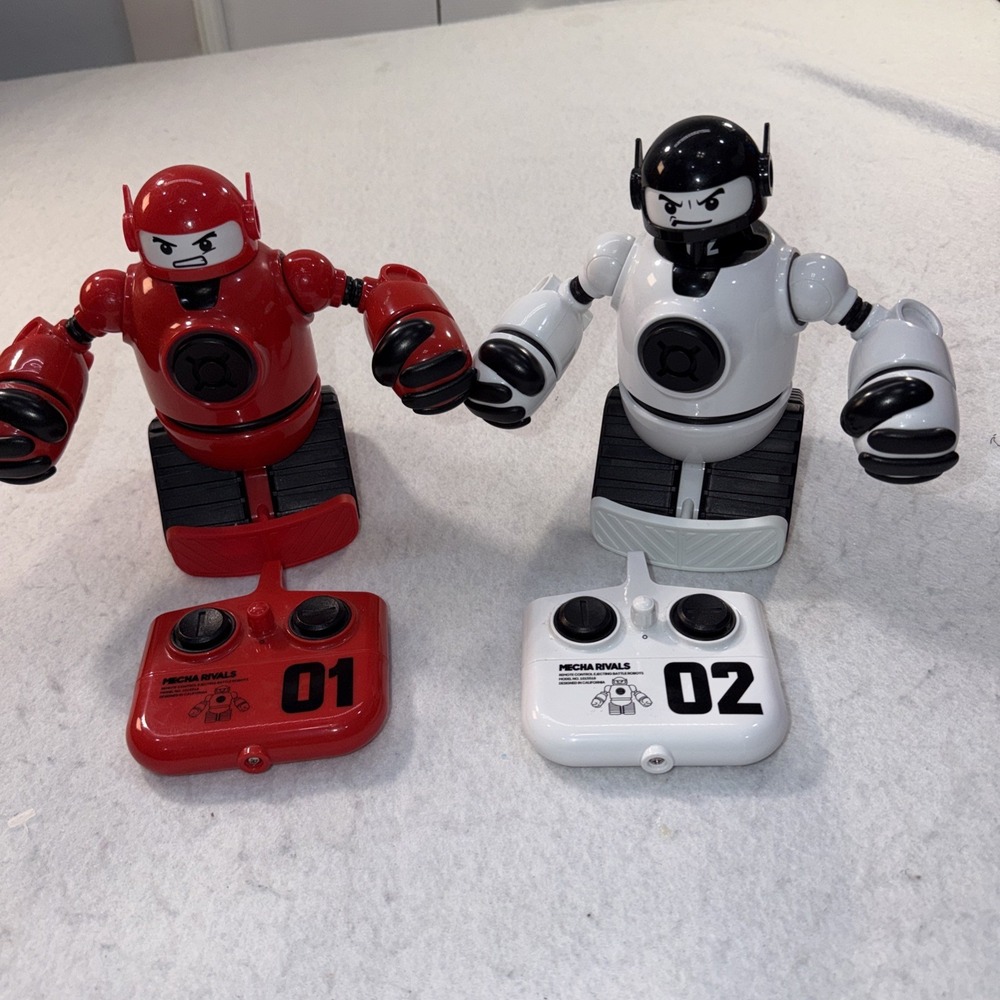 Sharper Image Remote Control RC Mecha Rivals Ejecting Battle Robots Work Great